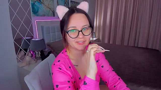 EsterLogan online show from 02-11-25, 12:37