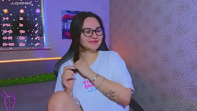 EsterLogan online show from 10-11-25, 06:56