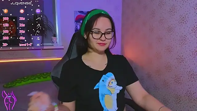 EsterLogan online show from 10-13-25, 06:46