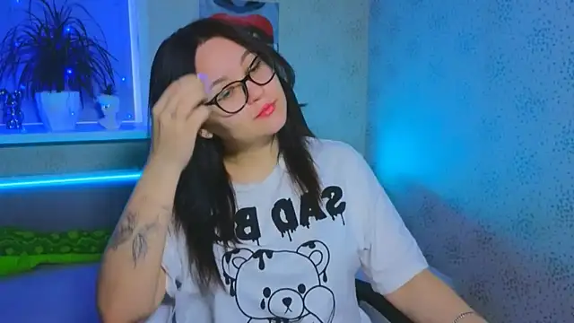 EsterLogan online show from 11-18-25, 09:14