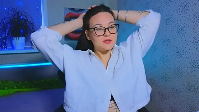 EsterLogan online show from 11-21-25, 09:52