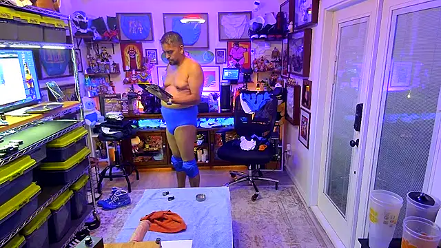 Snapshot of Briefs_bud chatting on 12-22-24, 02:39 Briefs bud online show from 12-22-24, 02:39