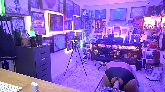 Snapshot of Briefs_bud chatting on 02-08-25, 04:25 Briefs bud online show from 02-08-25, 04:25