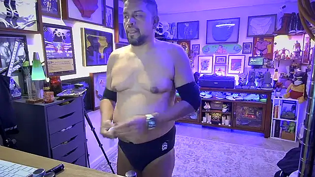 Snapshot of Briefs_bud chatting on 02-16-25, 05:15 Briefs bud online show from 02-16-25, 05:15