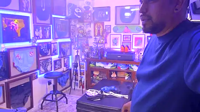 Snapshot of Briefs_bud chatting on 11-25-25, 01:27 Briefs bud online show from 11-25-25, 01:27