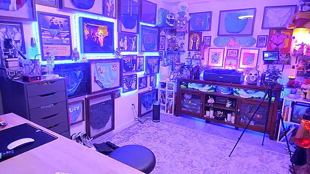 Snapshot of Briefs_bud chatting on 11-30-25, 03:32 Briefs bud online show from 11-30-25, 03:32