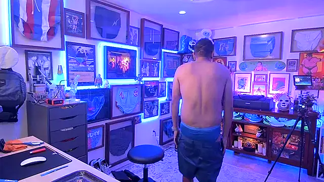 Snapshot of Briefs_bud chatting on 12-01-25, 05:12 Briefs bud online show from 12-01-25, 05:12