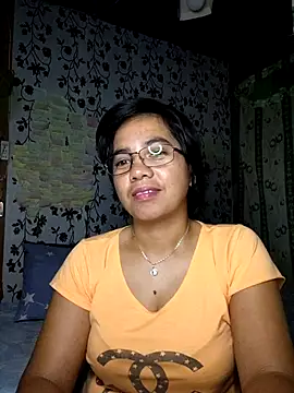 Snapshot of lovely_samxxx24 chatting on 10-25-25, 08:14 lovely samxxx24 online show from 10-25-25, 08:14