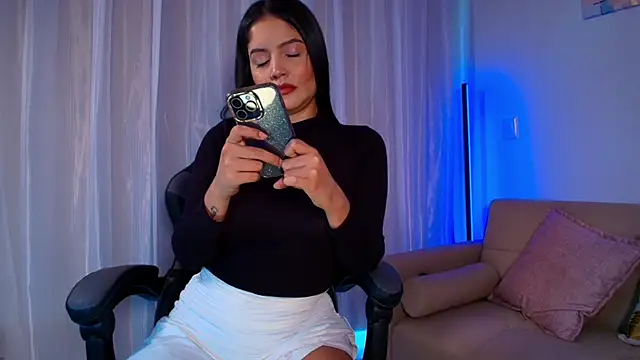 Snapshot of NinaMichelle chatting on 12-18-24, 10:13 NinaMichelle online show from 12-18-24, 10:13