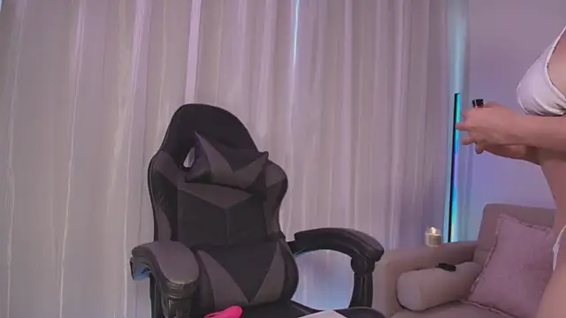 Snapshot of NinaMichelle chatting on 02-07-25, 09:26 NinaMichelle online show from 02-07-25, 09:26