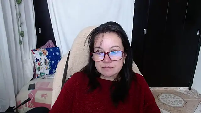 Sonialorens  online show from 12-19-24, 02:46