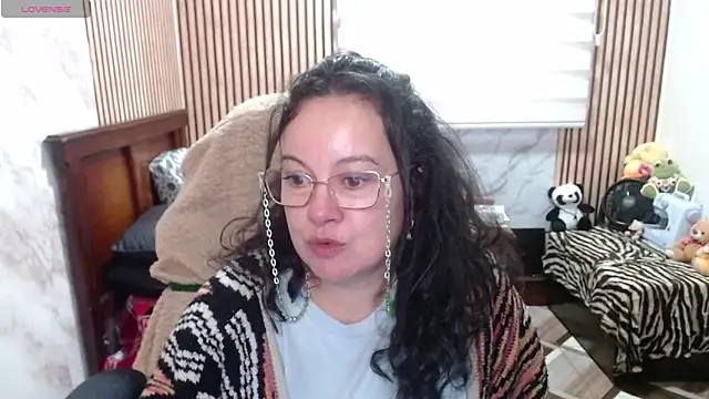 Sonialorens  online show from 04-16-26, 11:07