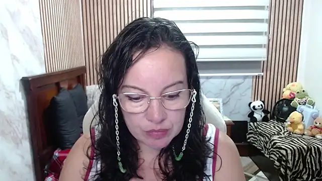 Snapshot of Sonialorens_ chatting on 04-30-26, 03:40 Sonialorens online show from 04-30-26, 03:40
