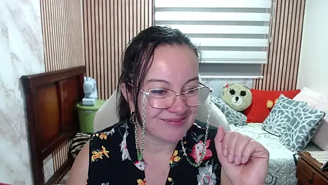 Snapshot of Sonialorens_ chatting on 05-04-26, 10:17 Sonialorens online show from 05-04-26, 10:17