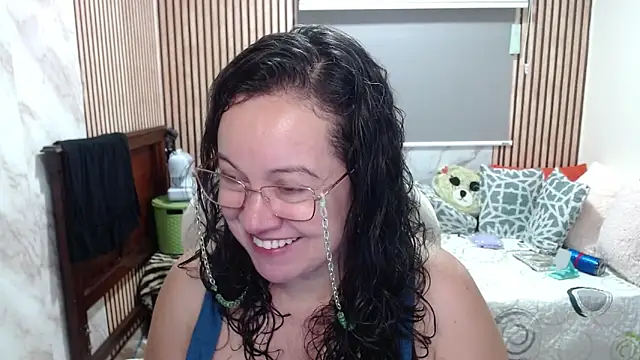 Snapshot of Sonialorens_ chatting on 05-13-26, 02:36 Sonialorens online show from 05-13-26, 02:36