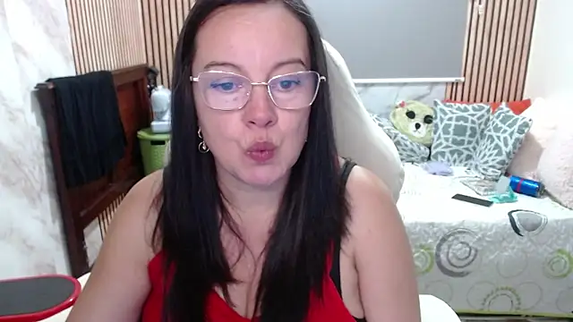 Snapshot of Sonialorens_ chatting on 05-14-26, 05:20 Sonialorens online show from 05-14-26, 05:20