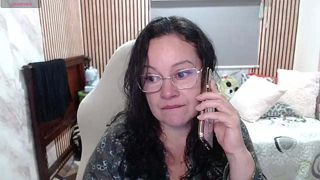 Snapshot of Sonialorens_ chatting on 05-21-26, 04:03 Sonialorens online show from 05-21-26, 04:03