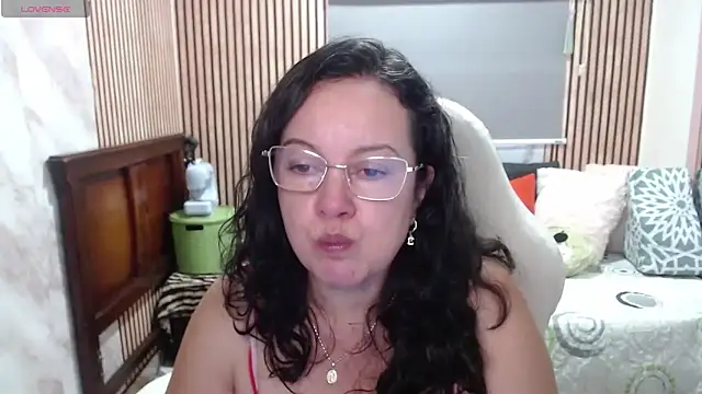 Snapshot of Sonialorens_ chatting on 05-26-26, 04:36 Sonialorens online show from 05-26-26, 04:36
