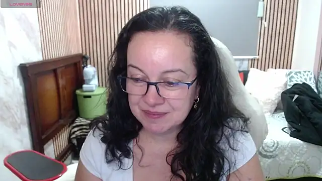 Snapshot of Sonialorens_ chatting on 05-30-26, 10:40 Sonialorens online show from 05-30-26, 10:40