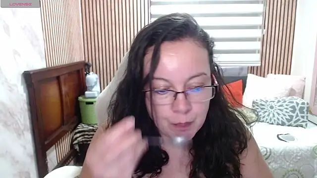 Snapshot of Sonialorens_ chatting on 06-03-26, 04:56 Sonialorens online show from 06-03-26, 04:56