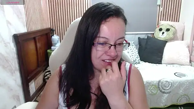 Snapshot of Sonialorens_ chatting on 06-06-26, 09:19 Sonialorens online show from 06-06-26, 09:19