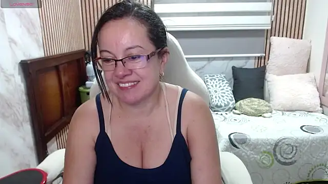 Snapshot of Sonialorens_ chatting on 06-07-26, 11:08 Sonialorens online show from 06-07-26, 11:08
