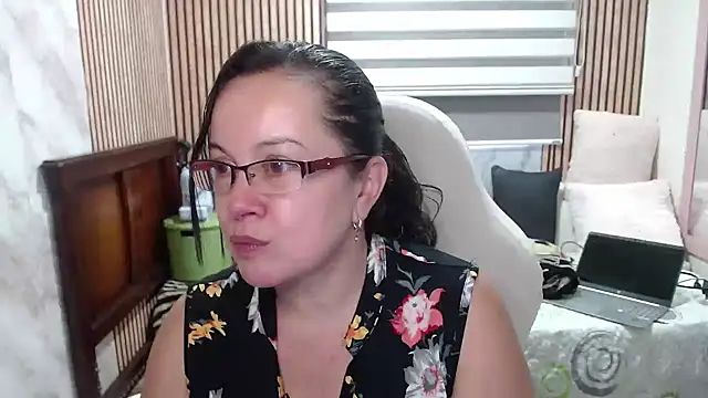 Snapshot of Sonialorens_ chatting on 06-09-26, 08:20 Sonialorens online show from 06-09-26, 08:20
