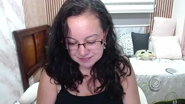 Snapshot of Sonialorens_ chatting on 06-10-26, 03:55 Sonialorens online show from 06-10-26, 03:55