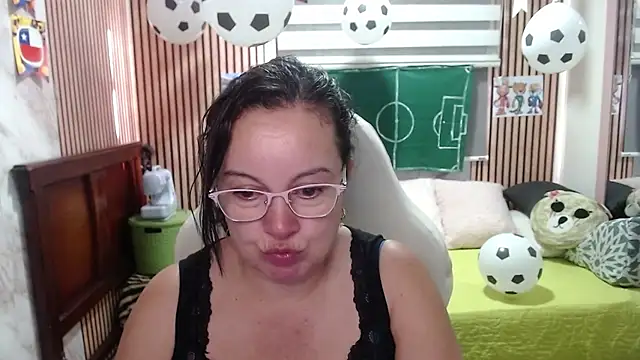Snapshot of Sonialorens_ chatting on 06-11-26, 09:46 Sonialorens online show from 06-11-26, 09:46