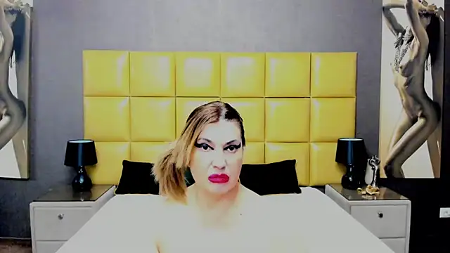 Snapshot of KiraLeila chatting on 03-05-25, 08:00 KiraLeila online show from 03-05-25, 08:00