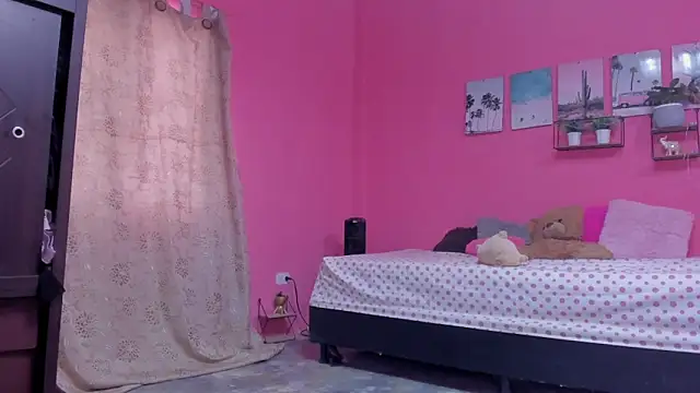 Snapshot of Emma_lean chatting on 02-04-25, 01:27 Emma lean online show from 02-04-25, 01:27