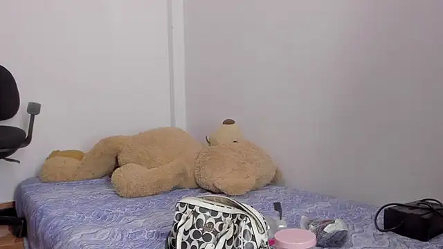 Snapshot of Emma_lean chatting on 09-17-25, 11:12 Emma lean online show from 09-17-25, 11:12