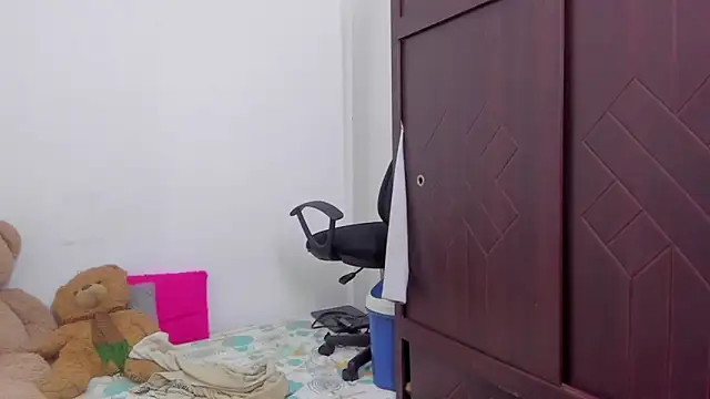 Snapshot of Emma_lean chatting on 10-28-25, 11:58 Emma lean online show from 10-28-25, 11:58