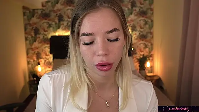 Snapshot of Sexy_Ira chatting on 12-19-24, 07:29 Sexy Ira online show from 12-19-24, 07:29