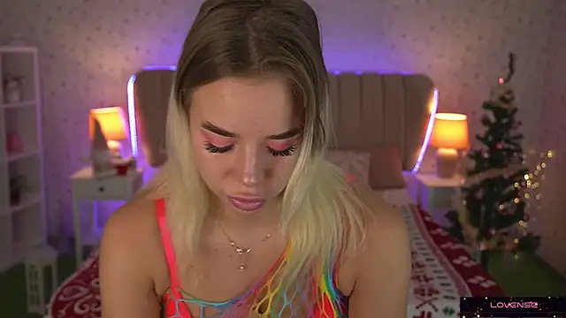 Snapshot of Sexy_Ira chatting on 12-23-24, 06:33 Sexy Ira online show from 12-23-24, 06:33