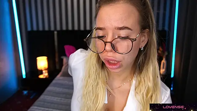 Snapshot of Sexy_Ira chatting on 01-15-25, 07:05 Sexy Ira online show from 01-15-25, 07:05