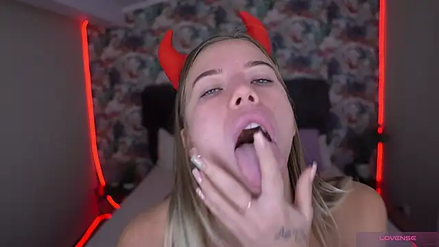 Snapshot of Sexy_Ira chatting on 10-11-25, 06:23 Sexy Ira online show from 10-11-25, 06:23