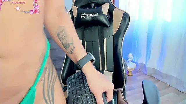 LaraBaker online show from 01-15-25, 10:46