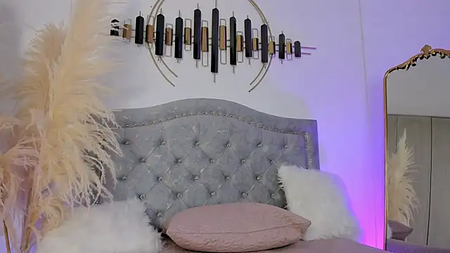 LaraBaker online show from 02-08-25, 11:13