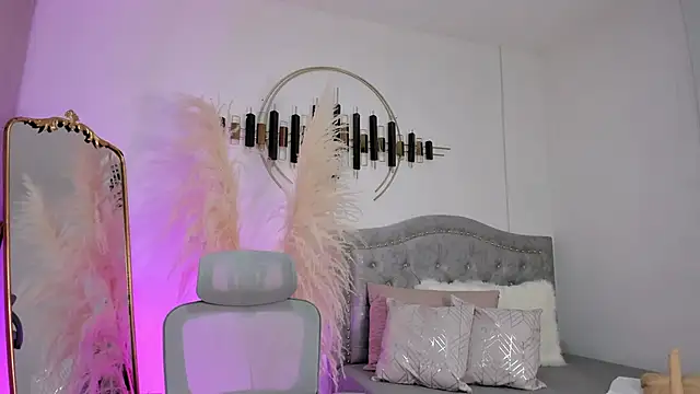 LaraBaker online show from 02-11-25, 10:59