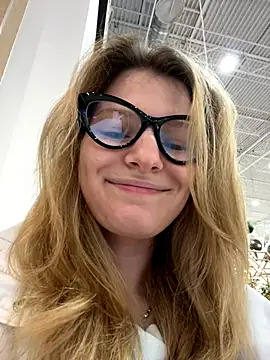 MaryHiggins online show from 11-06-25, 01:34