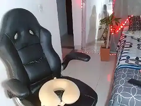 Snapshot of Ariana_girlhots chatting on 03-13-25, 03:11 Ariana girlhots online show from 03-13-25, 03:11