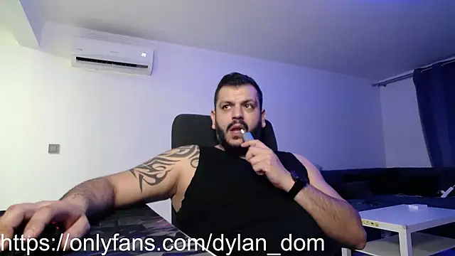 dyllan dom  online show from 03-11-26, 11:00
