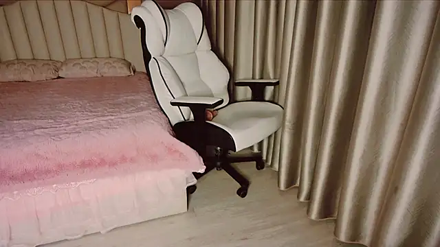 Girl  Funny online show from 12-28-24, 08:04