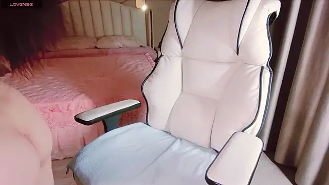 Girl  Funny online show from 01-25-25, 04:13