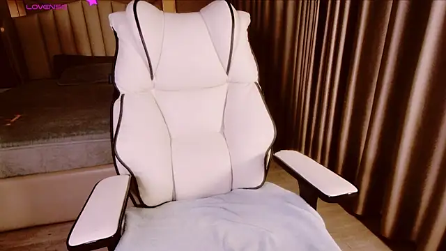 Girl  Funny online show from 09-29-25, 05:51