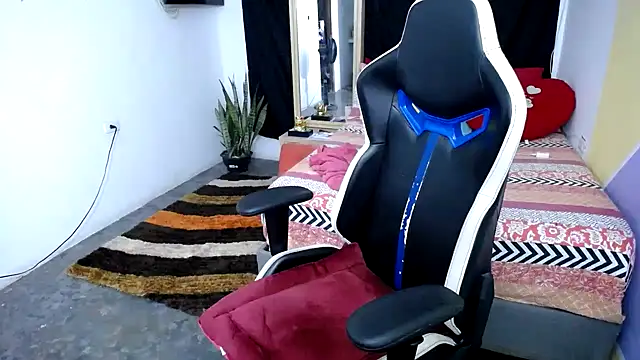 Snapshot of marysol83 chatting on 02-22-25, 07:34 marysol83 online show from 02-22-25, 07:34