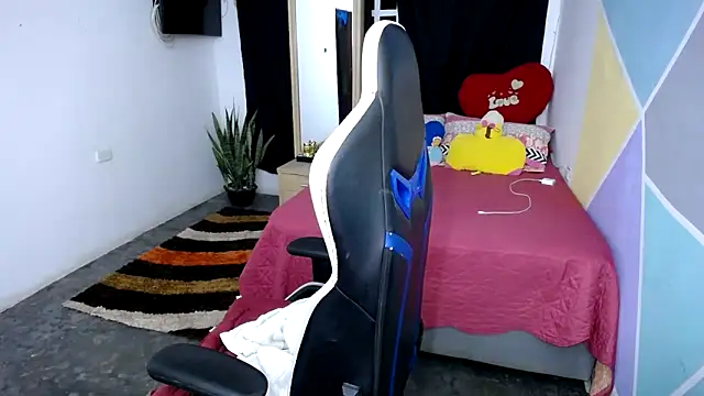 Snapshot of marysol83 chatting on 03-01-25, 11:37 marysol83 online show from 03-01-25, 11:37