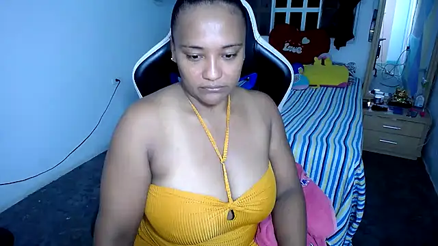 Snapshot of marysol83 chatting on 03-20-25, 02:08 marysol83 online show from 03-20-25, 02:08