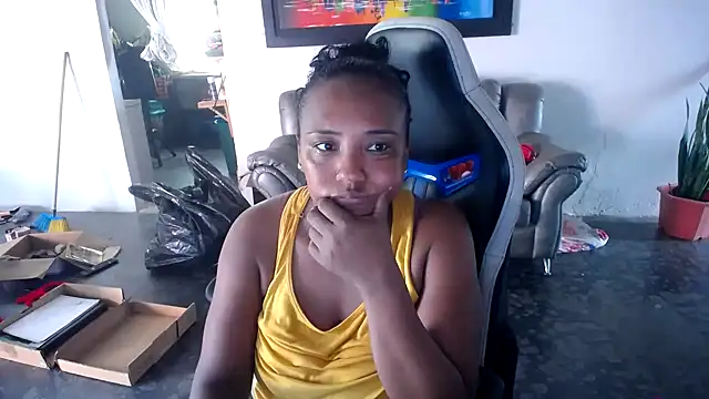 Snapshot of marysol83 chatting on 10-22-25, 08:30 marysol83 online show from 10-22-25, 08:30